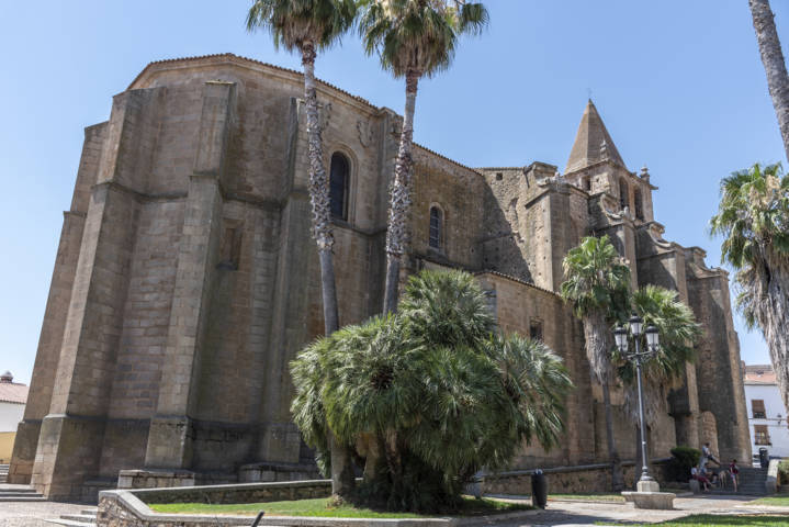 71 - Caceres - ciudad - iglesia de Santiago